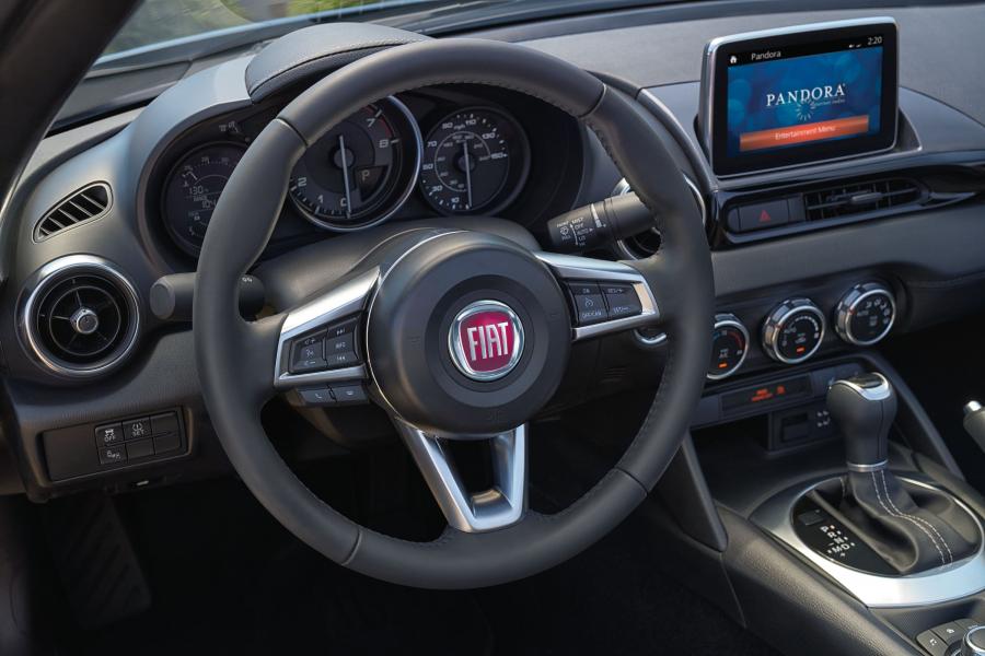  Fiat 124 Spider 2016 года  (US) (фото 26 из 36)